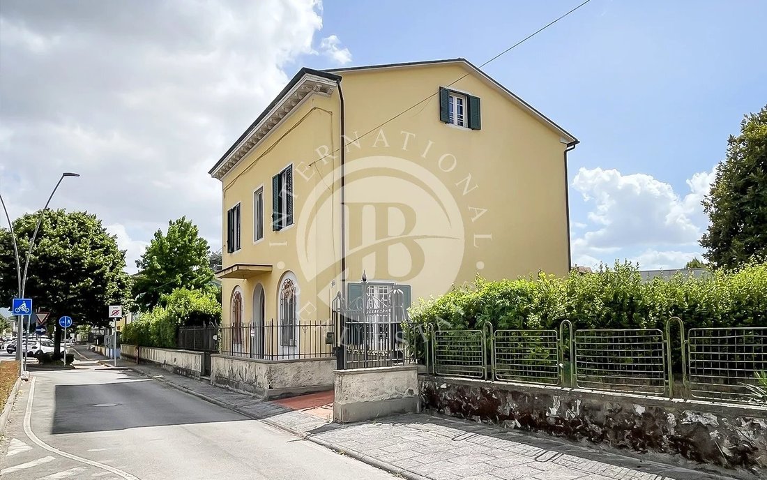 Villa in Historic Center, Lucca, Tuscany 4 - 15906110