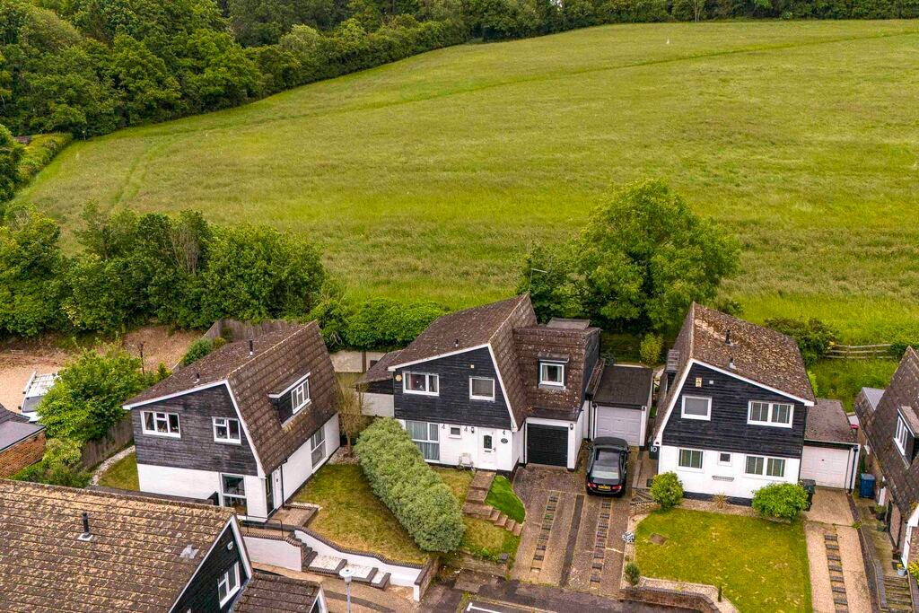 House in Wooburn Green, England 1 - 14351455