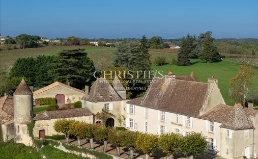 Farm Ranch in Castillon-la-Bataille, Nouvelle-Aquitaine, France 1