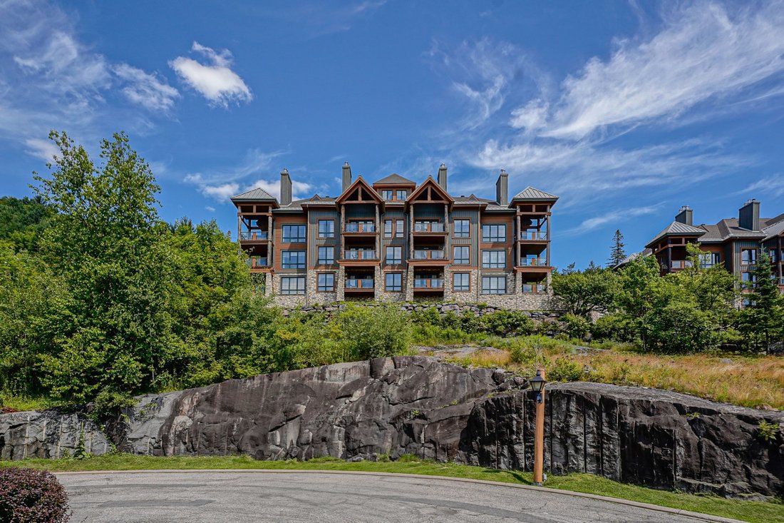 Condo in Mont-Tremblant, Quebec, Canada 1 - 15910025
