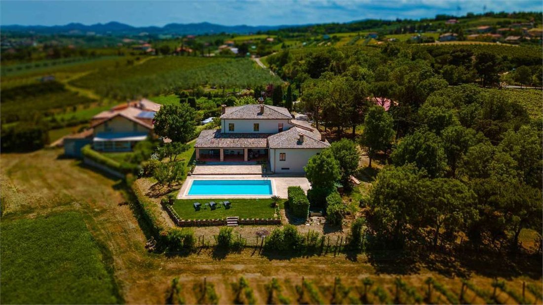 Villa in Coriano, Emilia-Romagna, Italy 2 - 15909189