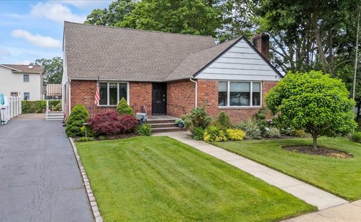 House in East Meadow, New York, United States 1