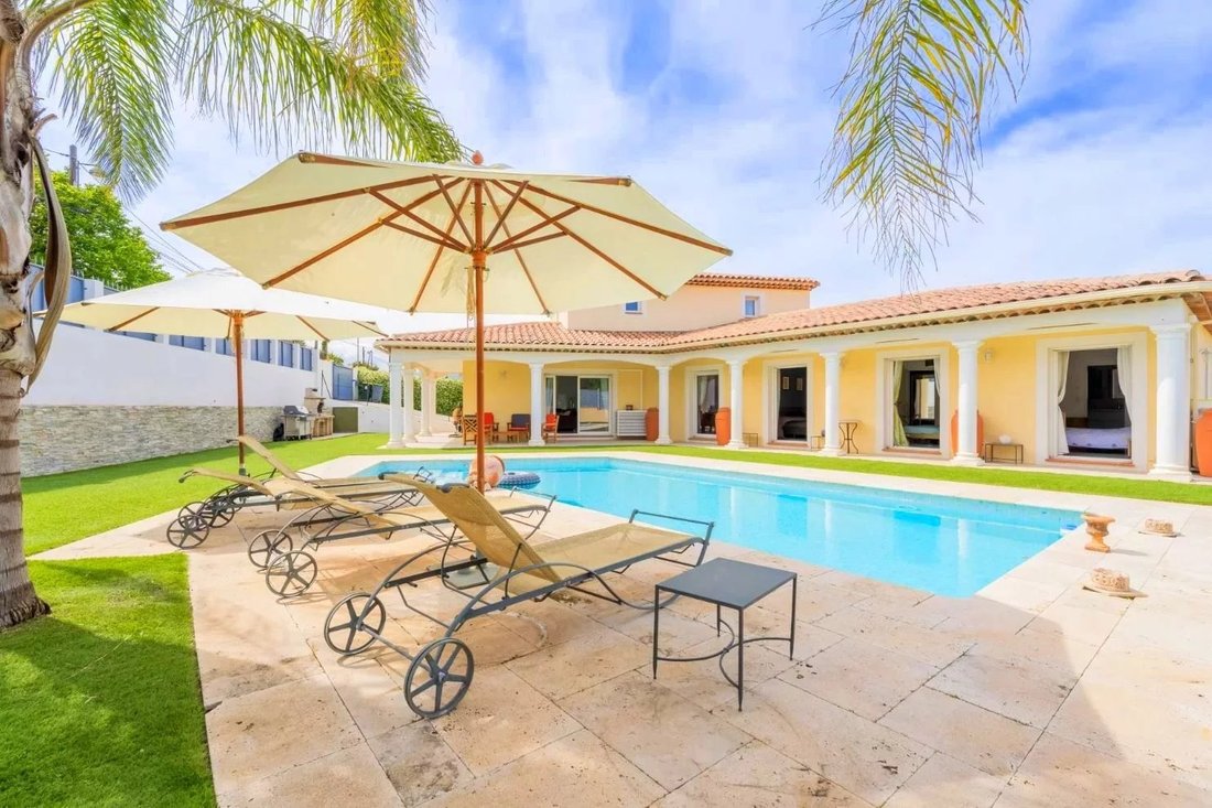 Villa in Nice, Provence-Alpes-Côte d'Azur, France 1 - 15908872