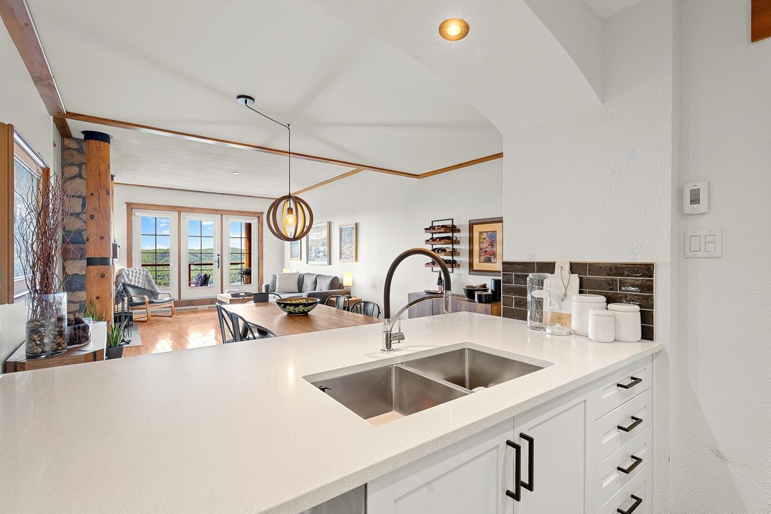Condo in Mont-Tremblant, Quebec, Canada 5 - 15910025