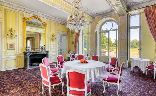 Castle for Sale in Auneau-Bleury-Saint-Symphorien, Centre-Val de Loire, France