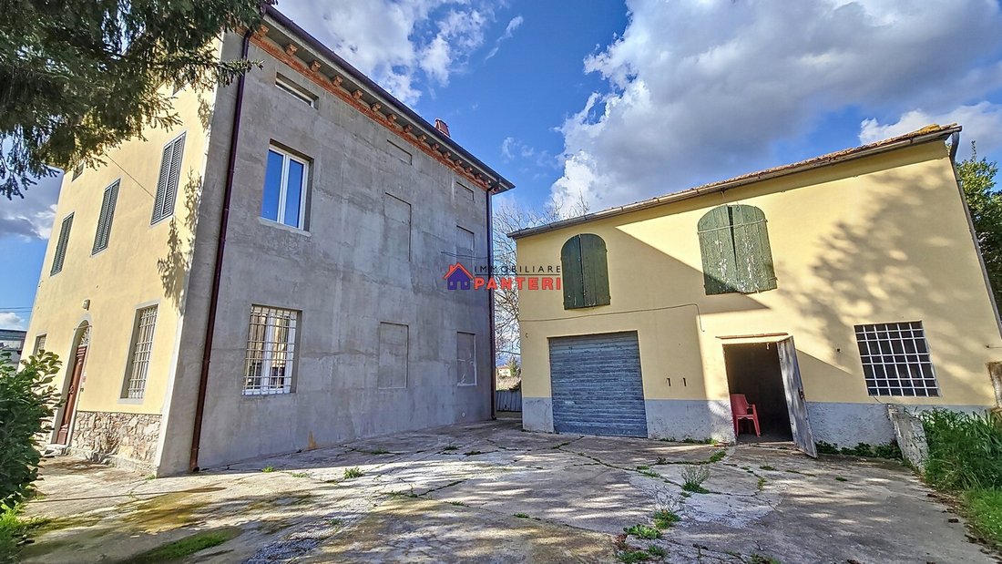 Villa in Center, Capannori, Tuscany 4 - 15907893