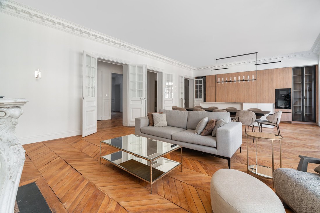 Apartment in Triangle d'Or, Paris 8e Arrondissement, Paris 4 - 15908271