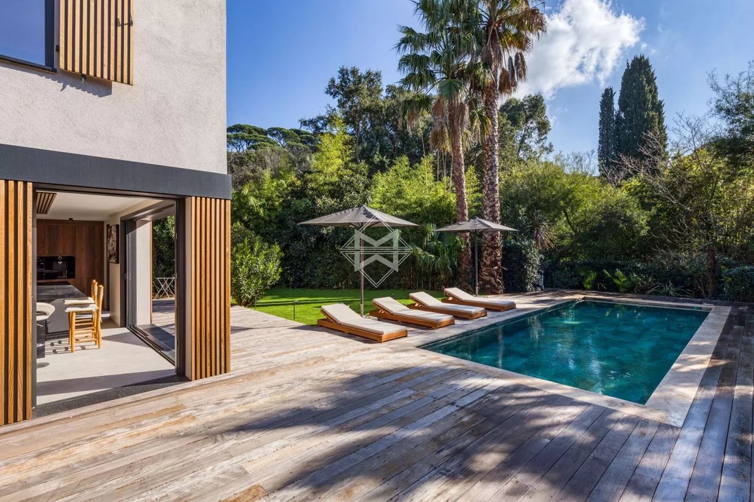 Villa in La Croix-Valmer, Provence-Alpes-Côte d'Azur, France 3 - 15909593