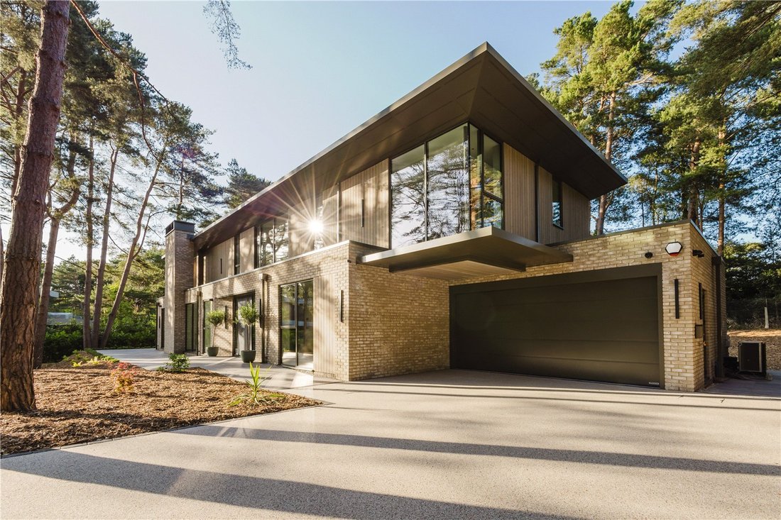House in Sandbanks, Poole, England 2 - 15906588