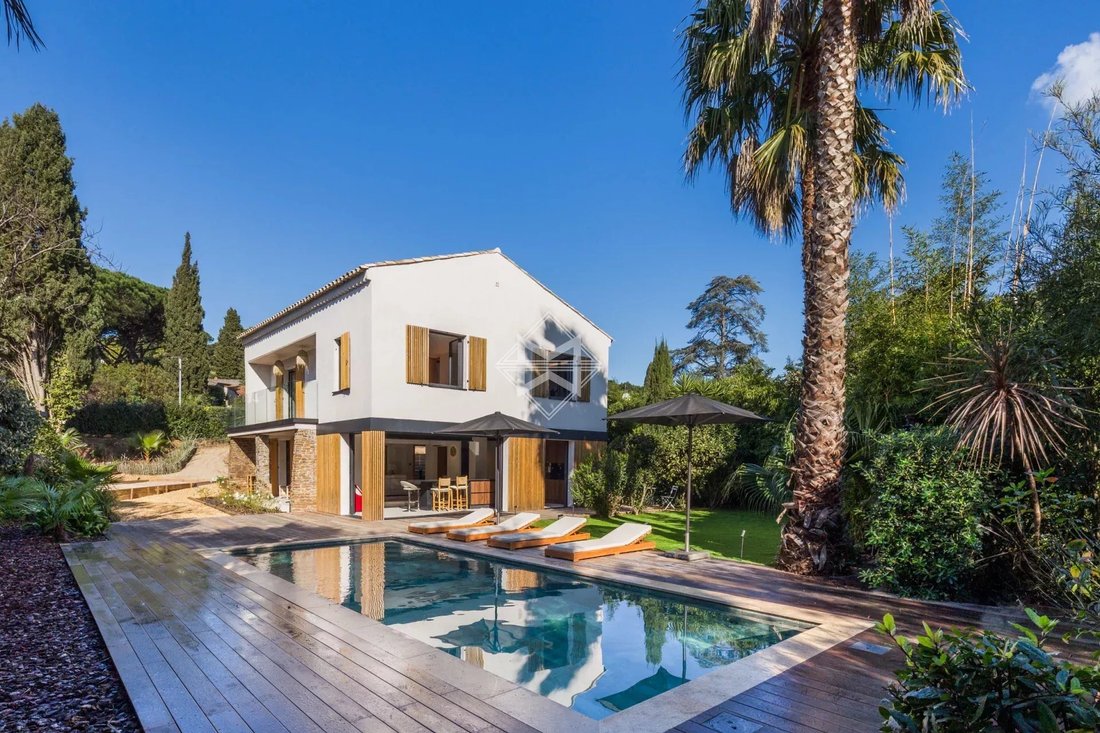 Villa in La Croix-Valmer, Provence-Alpes-Côte d'Azur, France 2 - 15909593