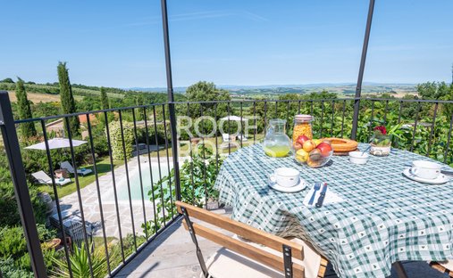 Castle for Sale in Serre di Rapolano, Tuscany, Italy