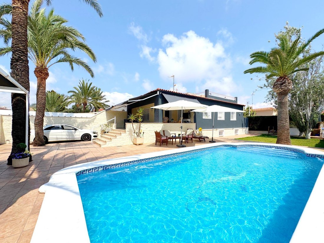 Villa in Torrevieja, Valencian Community, Spain 1 - 15908979