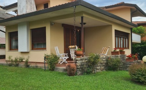 Villa in Pietrasanta, Tuscany, Italy 1