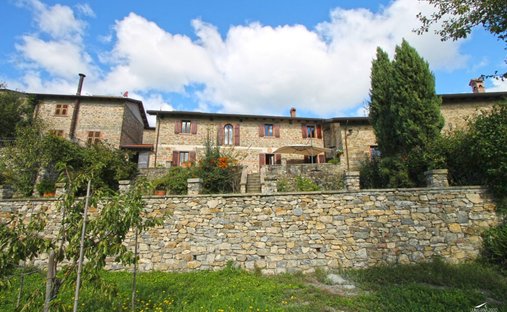 Country House in Casola in Lunigiana, Tuscany, Italy 1