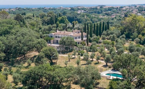 House in Les Groules-Les Breguieres, Antibes, France 1