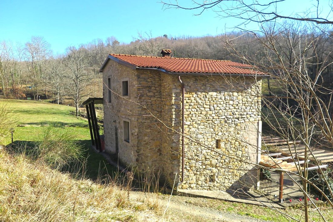 Country House in Licciana Nardi, Tuscany, Italy 2 - 15909110