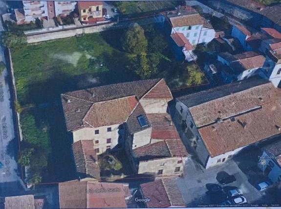 A 14th-Century Tuscan Castle Awaits Its Renaissance in Florence’s Golden Hills
