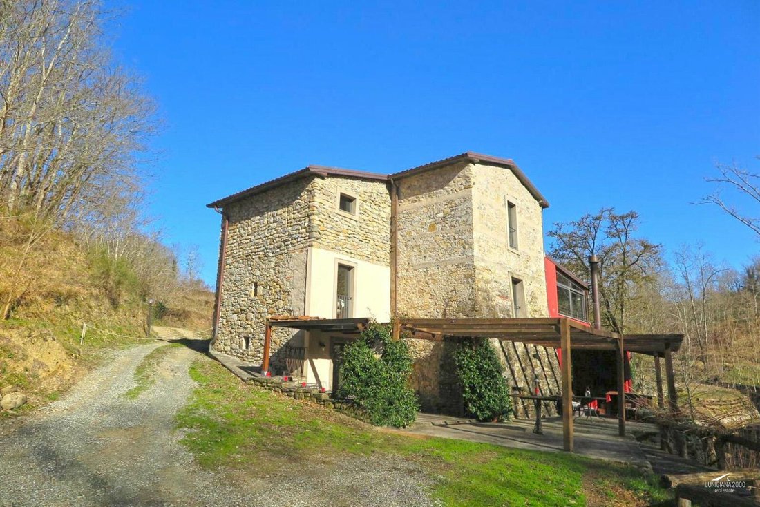 Country House in Licciana Nardi, Tuscany, Italy 1 - 15909110