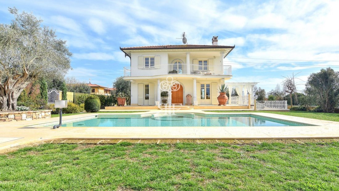 Villa in Pietrasanta, Tuscany, Italy 1 - 15907841