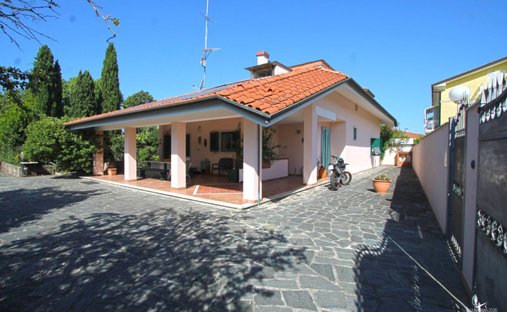 House in Center, Marina di Carrara, Tuscany 1