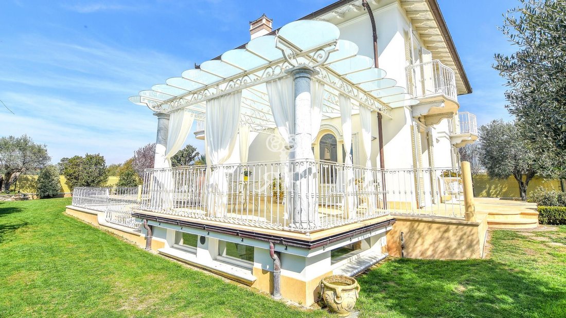 Villa in Pietrasanta, Tuscany, Italy 4 - 15907841