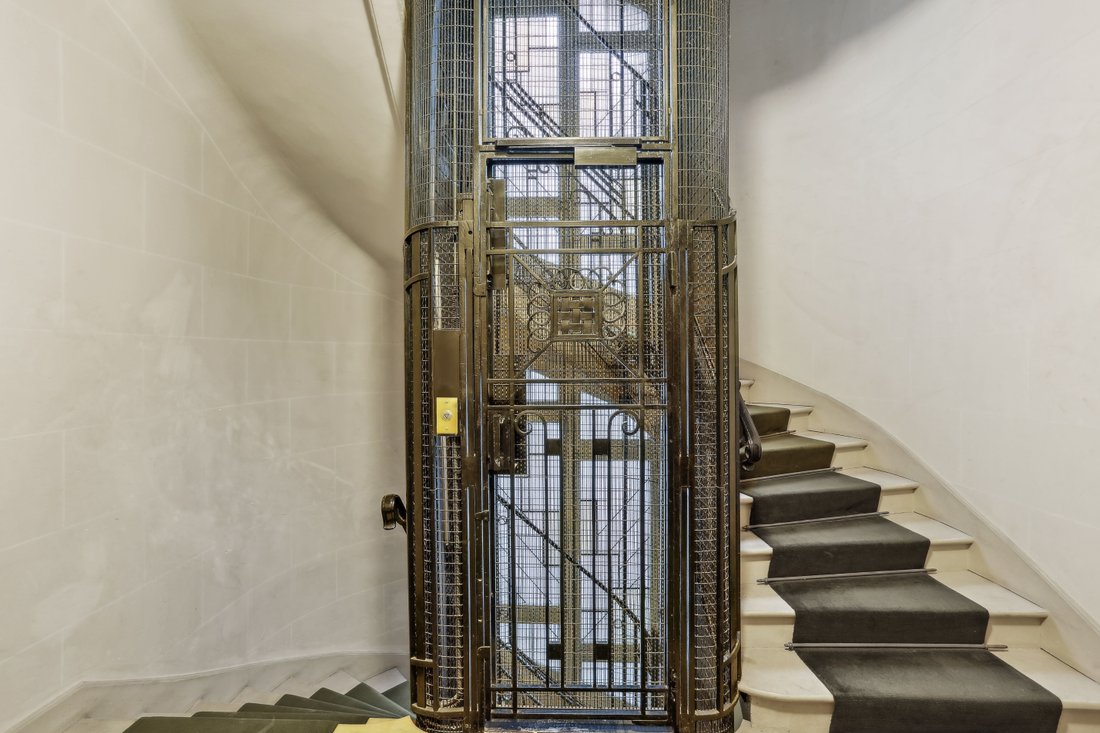 Apartment in Triangle d'Or, Paris 8e Arrondissement, Paris 3 - 15908565