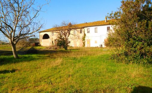 Maisons de campagne à Vecchiano, Toscane, Italie 1