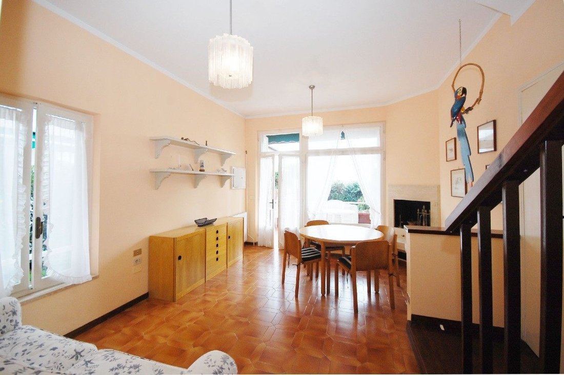 House in Pietrasanta, Tuscany, Italy 2 - 15908048