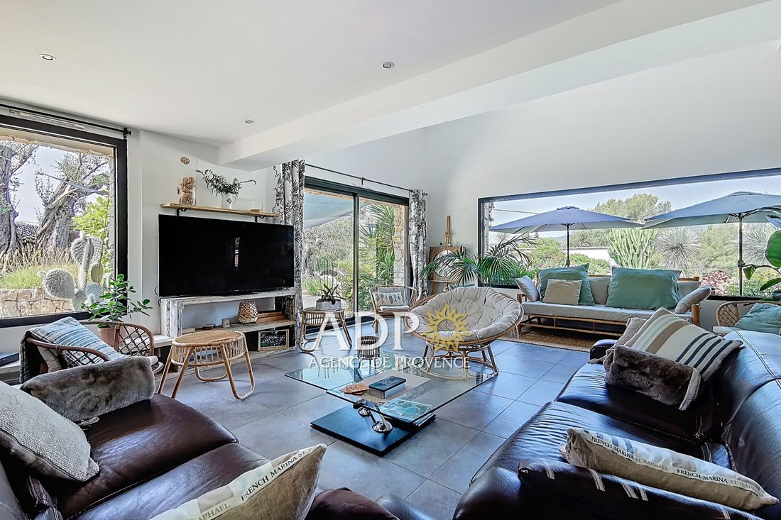 Villa in Grasse, Provence-Alpes-Côte d'Azur, France 2 - 15906425