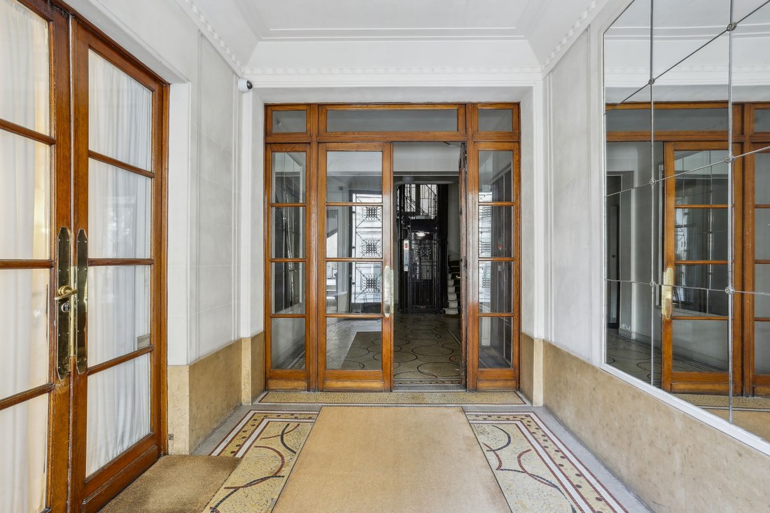 Apartment in Triangle d'Or, Paris 8e Arrondissement, Paris 2 - 15908565