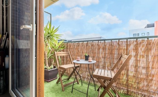 Apartment in Espaces Jeunes, Issy-les-Moulineaux, France 1