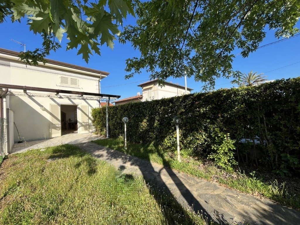 House in Pietrasanta, Tuscany, Italy 1 - 15908609