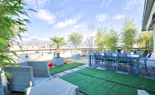 Apartment in Espaces Jeunes, Issy-les-Moulineaux, France 1