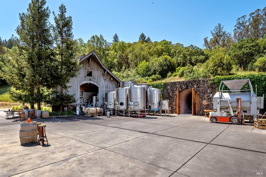 Glen Ellen, California, United States 5 - 15909648
