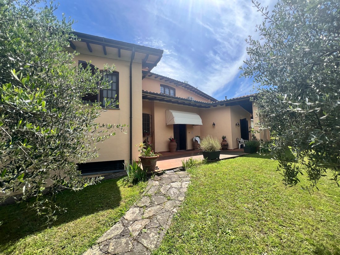 Villa in Historic Center, Lucca, Tuscany 3 - 15908233