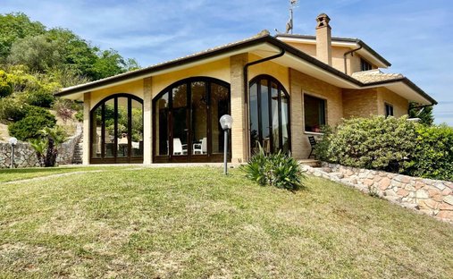 Villa in Conca degli Ulivi, Marche, Italy 1
