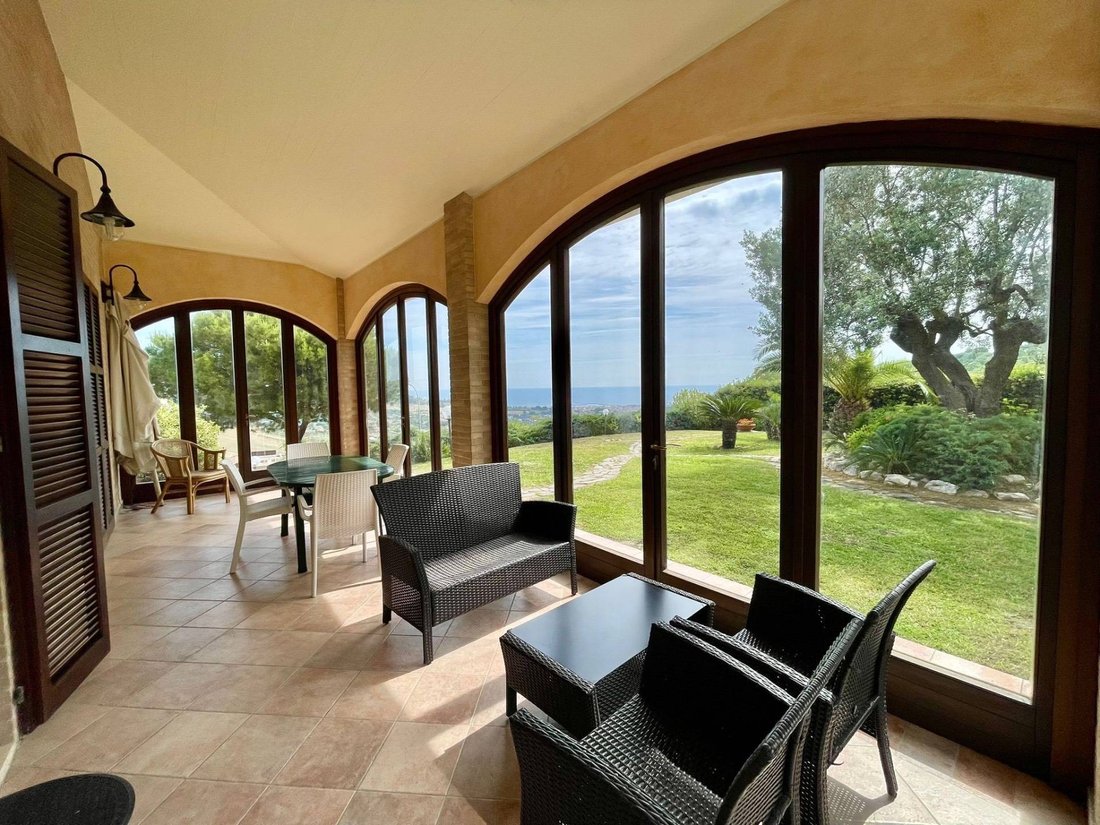 Villa in Conca degli Ulivi, Marche, Italy 2 - 14340203