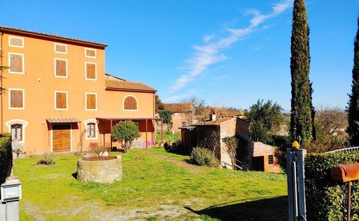 House in Vicopisano, Tuscany, Italy 1