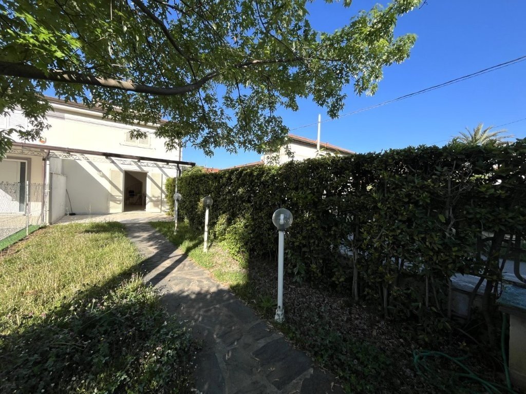 House in Pietrasanta, Tuscany, Italy 4 - 15908609