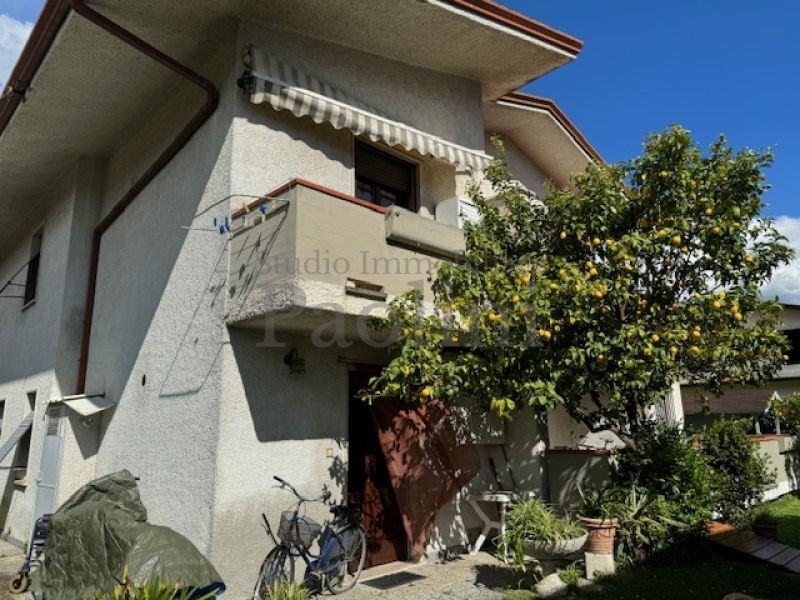Villa in Center, Massa, Italy 1 - 15907602