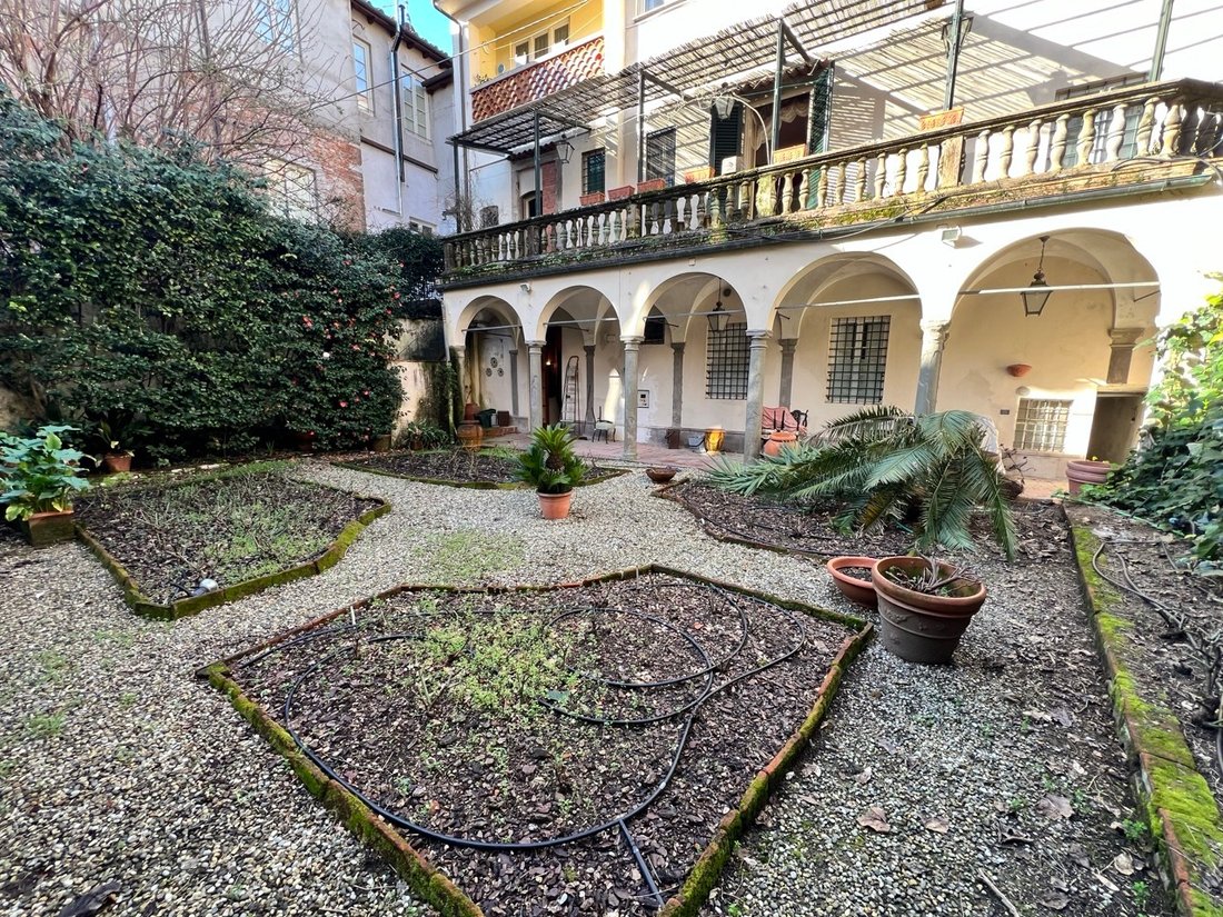 Apartment in Historic Center, Lucca, Tuscany 1 - 15907957