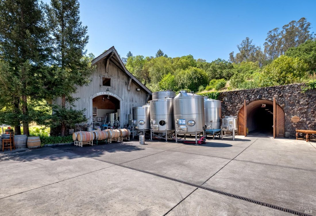 Glen Ellen, California, United States 1 - 15909648