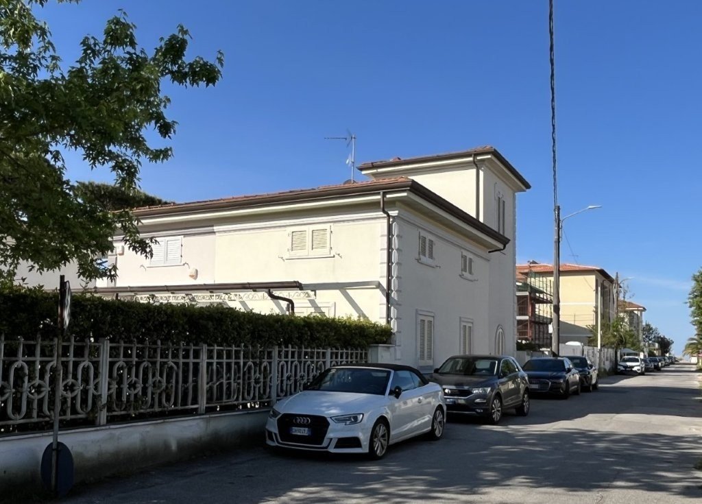 House in Pietrasanta, Tuscany, Italy 2 - 15908609