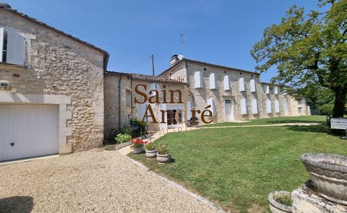 Castle for Sale in Dirac, Nouvelle-Aquitaine, France