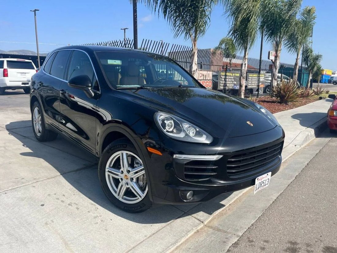 Suv in Spring Valley, CA, United States 5 - 14322858
