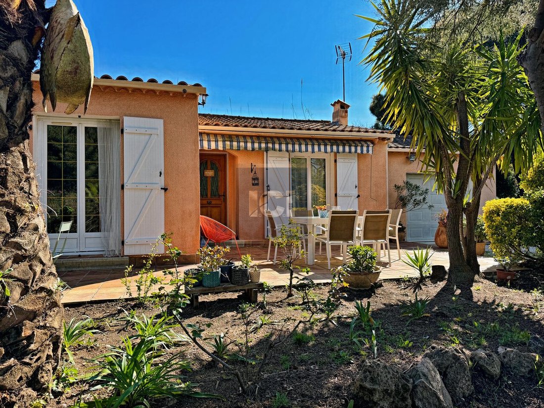 Villa in Ville-Les Saquedes-Le Bouillonnet, Sainte-Maxime, France 1 - 15704722