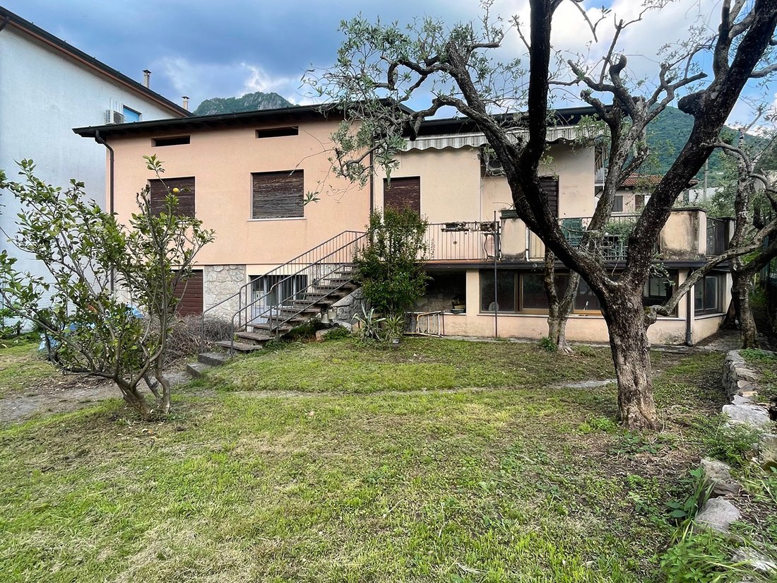 Villa a Sale Marasino, Lombardia, Italia 1 - 15917486