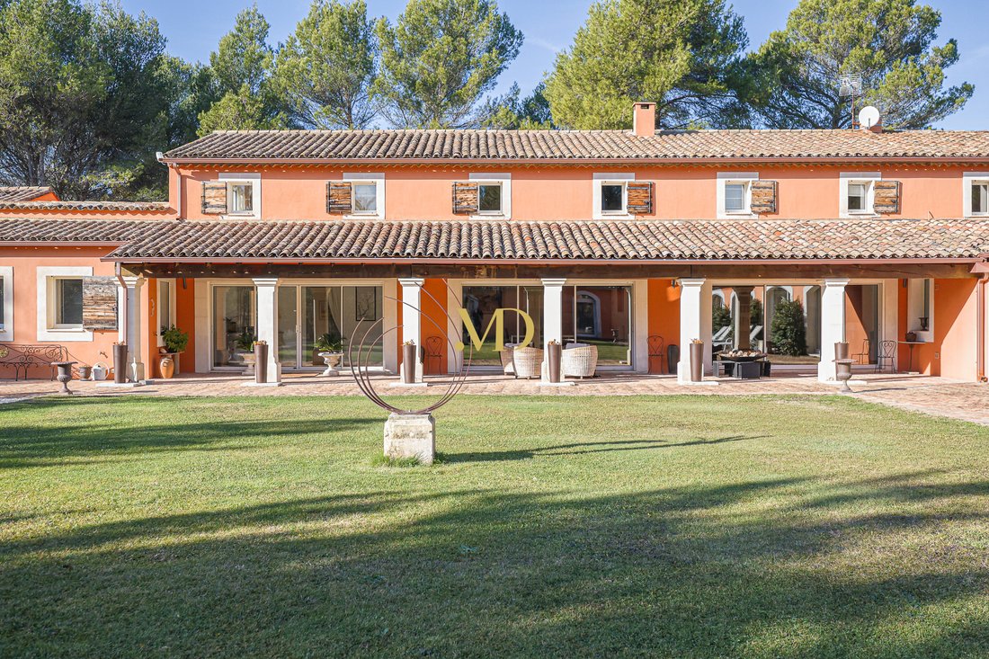 Château des Rêves Provençaux: A Sunlit Sanctuary Between Roussillon & Gordes