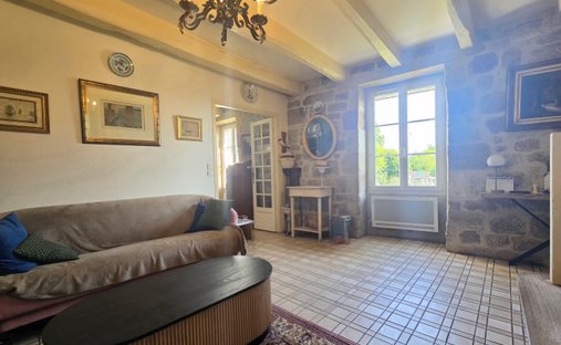 Castle for Sale in Brive-la-Gaillarde, Nouvelle-Aquitaine, France