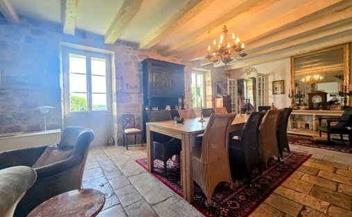 Castle for Sale in Brive-la-Gaillarde, Nouvelle-Aquitaine, France